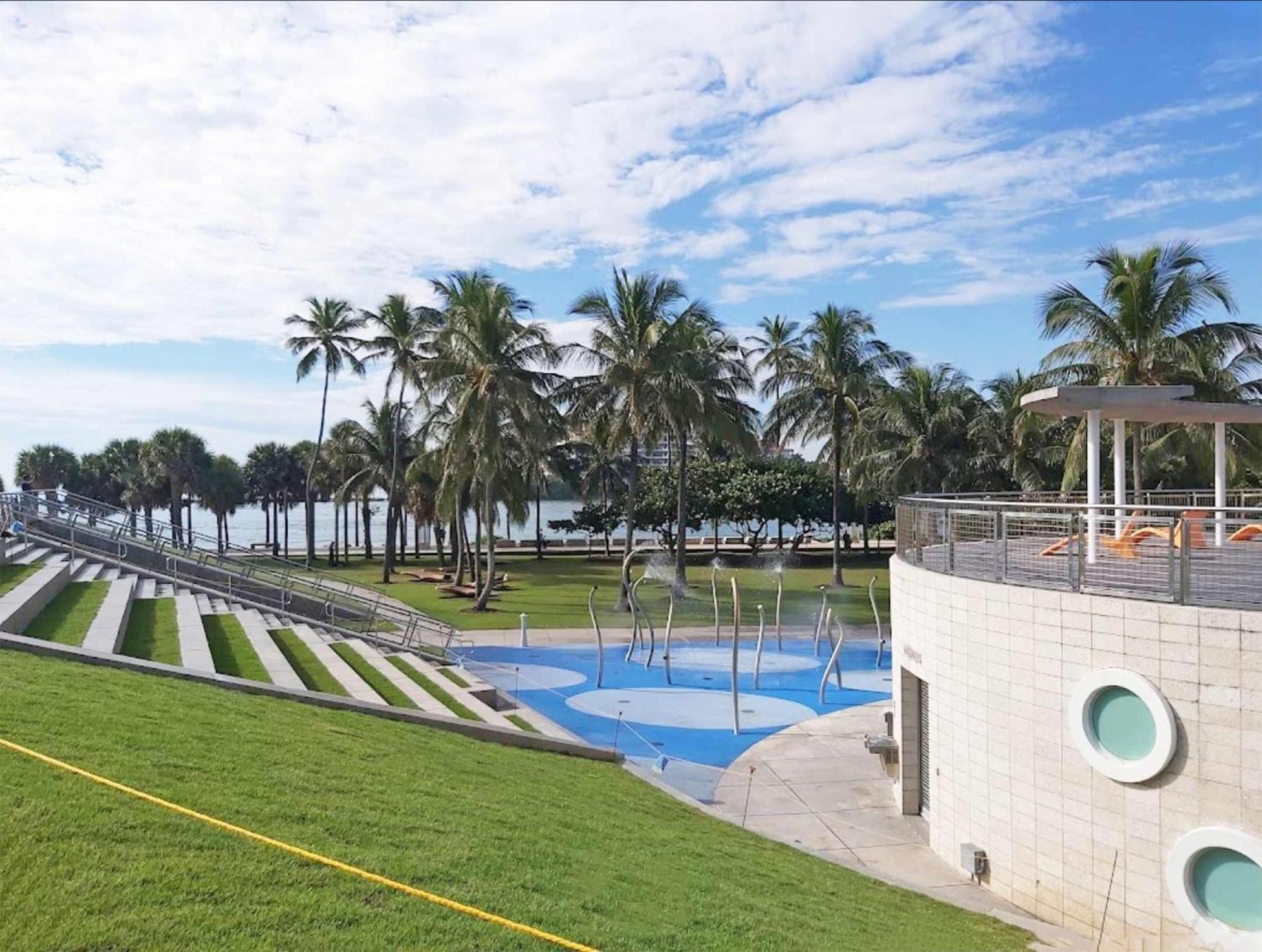 South Of Fifth Steps To On Ocean Drive Apartment
