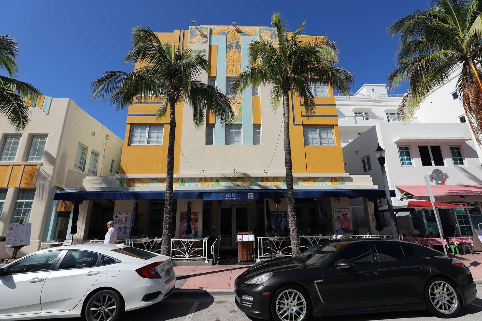 South Of Fifth Steps To On Ocean Drive Apartment *